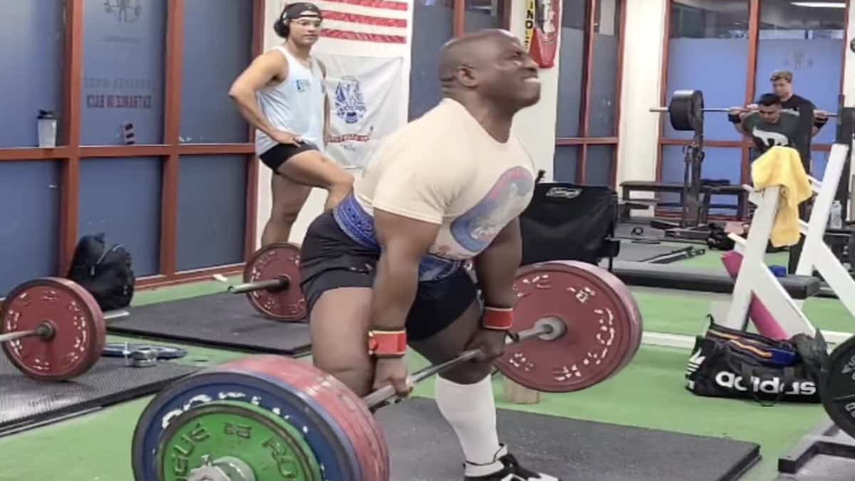 At 63 Years Old, Powerlifter David Ricks Deadlifts 628 Pounds for 5 Reps
