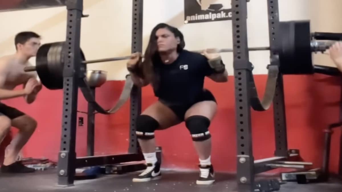 Powerlifter Kheycie Romero Squats 234 Kilograms (516-Pounds) For 2 Reps