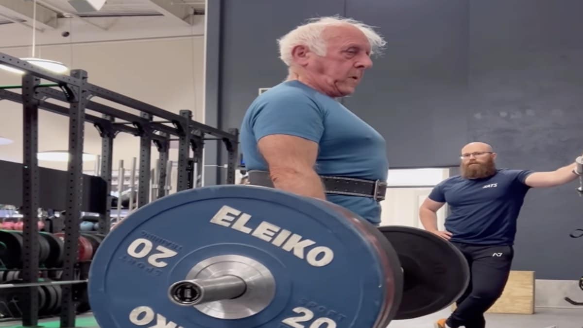 Watch This 80-Year-Old Deadlift 150 Kilograms (330.7 Pounds) On His Birthday