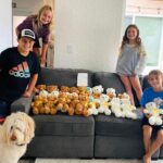 Meet the Girl Comforting Cancer Patients with Teddy Bears Meet the Girl Comforting Cancer Patients with Teddy Bears