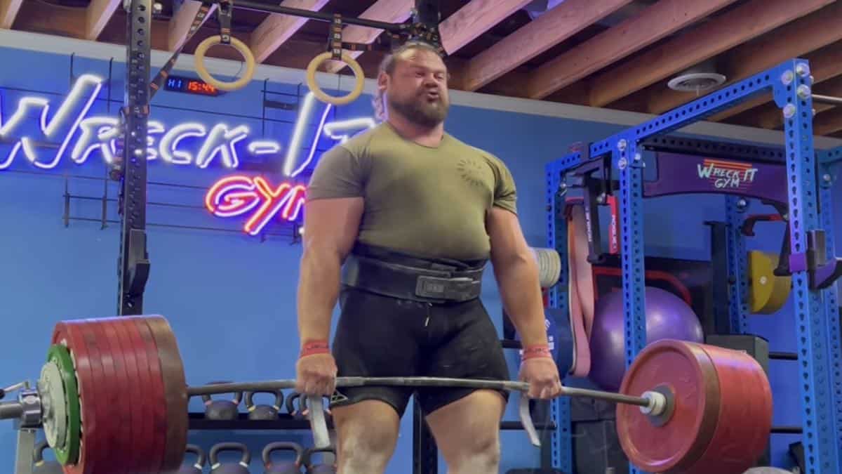 Strongman Martins Licis Crushes a Block Pull Deadlift Over 1,000 Pounds for 4 Reps